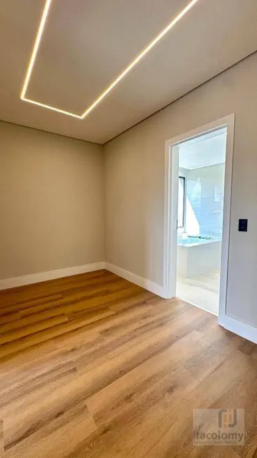 Foto 3 de Casa de Condomínio com 3 quartos à venda, 378m2 em Sítio do Rosário, Santana De Parnaiba - SP