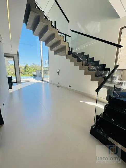 Foto 5 de Casa de Condomínio com 3 quartos à venda, 300m2 em Suru, Santana De Parnaiba - SP