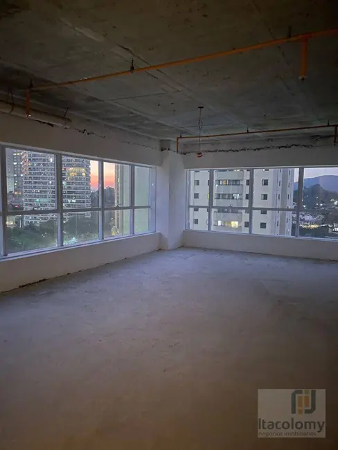 Sala Comercial à venda, 117m2 em Empresarial 18 do Forte, Barueri - SP - imagem 3 Foto 3 de Sala Comercial à venda, 117m2 em Empresarial 18 do Forte, Barueri - SP