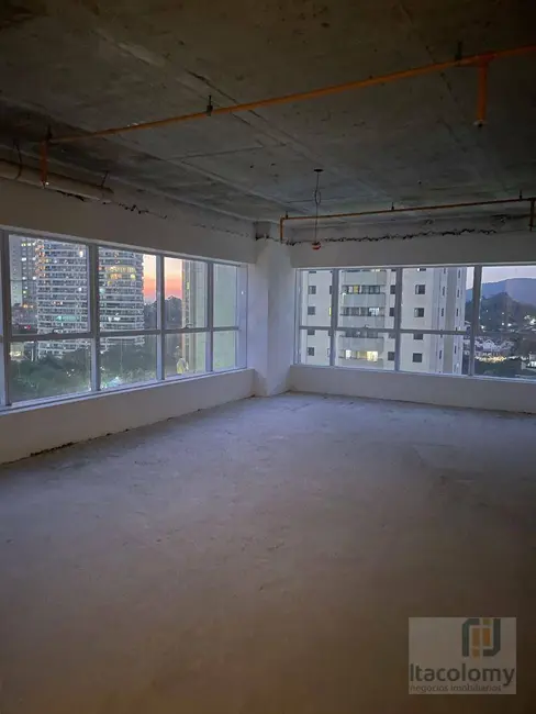 Sala Comercial à venda, 117m2 em Empresarial 18 do Forte, Barueri - SP - imagem 6 Foto 6 de Sala Comercial à venda, 117m2 em Empresarial 18 do Forte, Barueri - SP