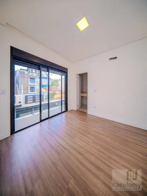 Casa de Condomínio com 3 quartos à venda, 198m2 em Portais (Polvilho), Cajamar - SP - imagem 5 Foto 5 de Casa de Condomínio com 3 quartos à venda, 198m2 em Portais (Polvilho), Cajamar - SP