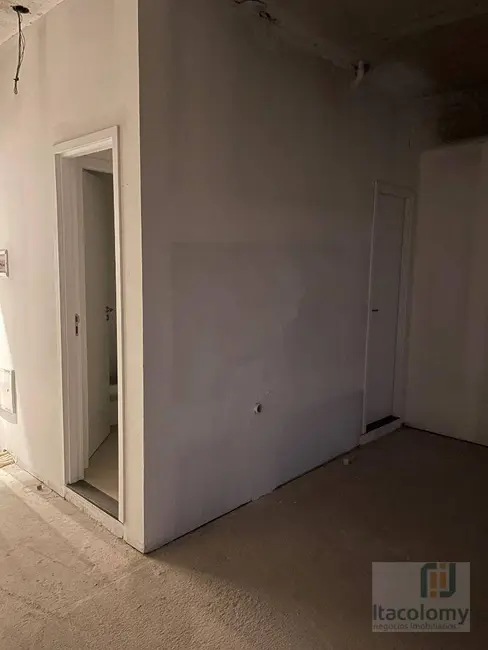 Sala Comercial à venda, 94m2 em Empresarial 18 do Forte, Barueri - SP - imagem 4 Foto 4 de Sala Comercial à venda, 94m2 em Empresarial 18 do Forte, Barueri - SP