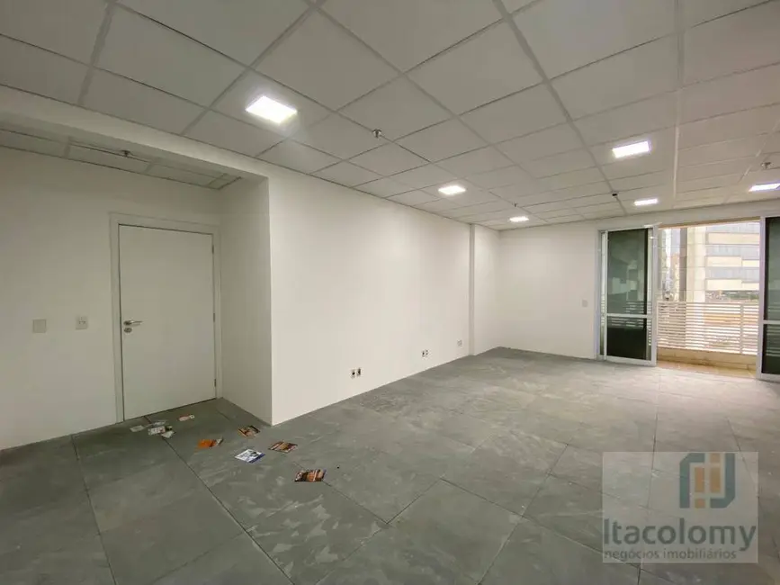 Foto 3 de Sala Comercial à venda, 50m2 em Alphaville Industrial, Barueri - SP