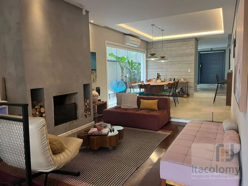 Foto 3 de Casa de Condomínio com 3 quartos à venda, 350m2 em Santana De Parnaiba - SP