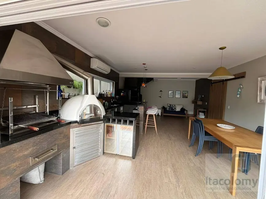 Foto 9 de Casa de Condomínio com 3 quartos à venda e para alugar, 350m2 em Santana De Parnaiba - SP