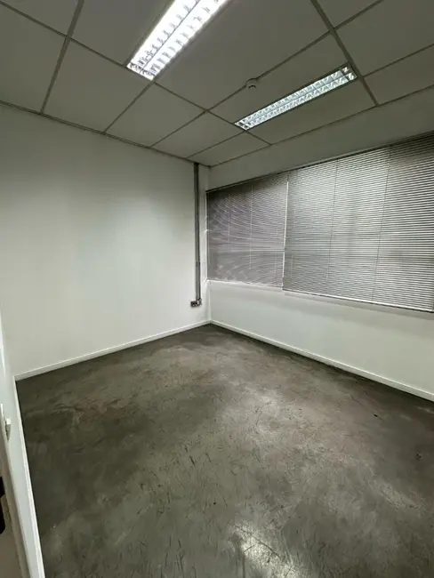 Armazém / Galpão para alugar, 1329m2 em Barueri - SP - imagem 7 Foto 7 de Armazém / Galpão para alugar, 1329m2 em Barueri - SP