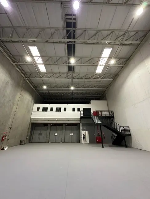 Armazém / Galpão para alugar, 1329m2 em Barueri - SP - imagem 2 Foto 2 de Armazém / Galpão para alugar, 1329m2 em Barueri - SP