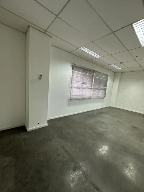 Armazém / Galpão para alugar, 1329m2 em Barueri - SP - imagem 6 Foto 6 de Armazém / Galpão para alugar, 1329m2 em Barueri - SP