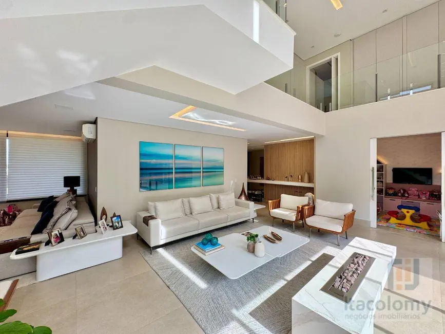 Foto 3 de Casa de Condomínio com 4 quartos à venda, 732m2 em Santana De Parnaiba - SP