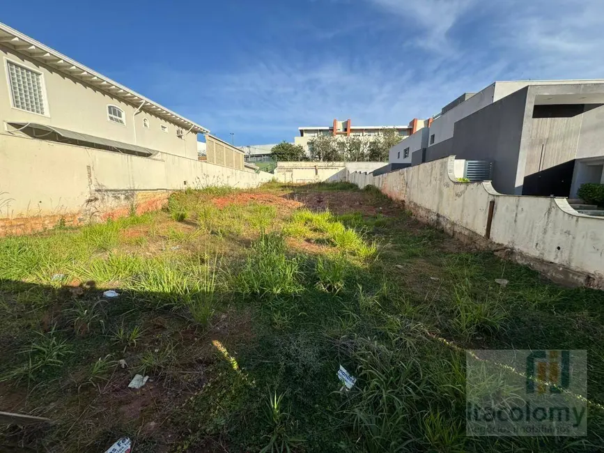Foto 1 de Terreno / Lote à venda, 800m2 em Barueri - SP