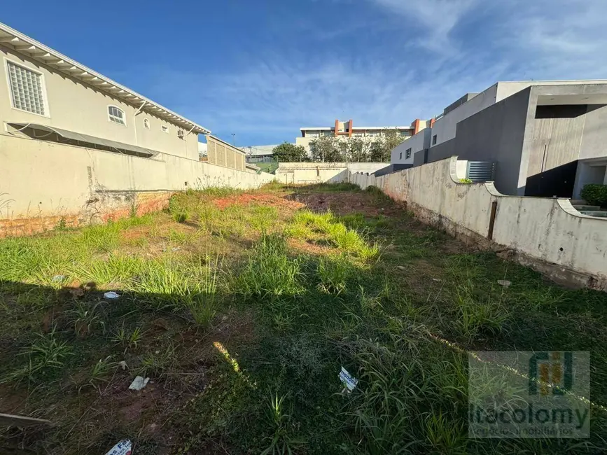 Foto 1 de Terreno / Lote à venda, 892m2 em Barueri - SP