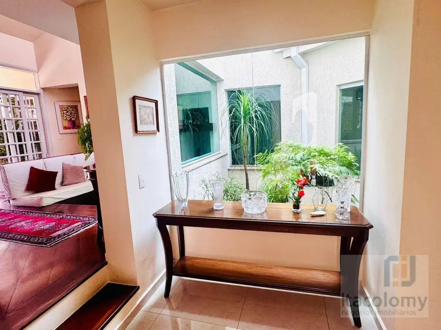 Casa de Condomínio com 3 quartos à venda, 636m2 em Barueri - SP - imagem 4 Foto 4 de Casa de Condomínio com 3 quartos à venda, 636m2 em Barueri - SP