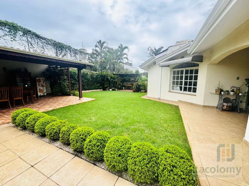 Casa de Condomínio com 3 quartos à venda, 636m2 em Barueri - SP - imagem 3 Foto 3 de Casa de Condomínio com 3 quartos à venda, 636m2 em Barueri - SP