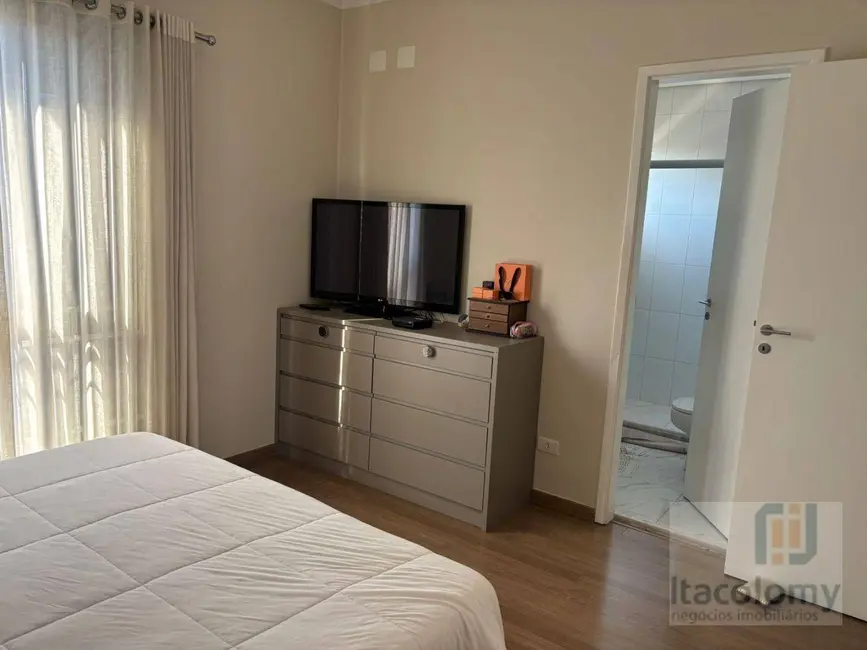 Casa de Condomínio com 4 quartos à venda, 320m2 em Tamboré, Santana De Parnaiba - SP - imagem 5 Foto 5 de Casa de Condomínio com 4 quartos à venda, 320m2 em Tamboré, Santana De Parnaiba - SP