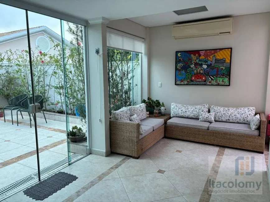 Casa de Condomínio com 4 quartos à venda, 320m2 em Tamboré, Santana De Parnaiba - SP - imagem 1 Foto 1 de Casa de Condomínio com 4 quartos à venda, 320m2 em Tamboré, Santana De Parnaiba - SP