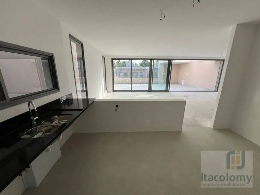 Casa de Condomínio com 3 quartos à venda, 310m2 em Tamboré, Santana De Parnaiba - SP - imagem 6 Foto 6 de Casa de Condomínio com 3 quartos à venda, 310m2 em Tamboré, Santana De Parnaiba - SP