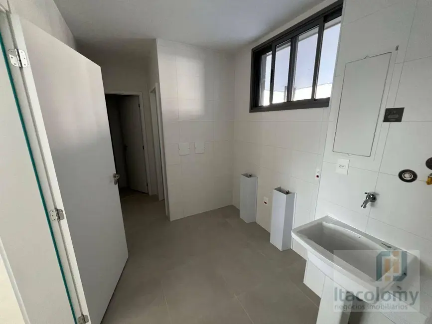 Casa de Condomínio com 4 quartos à venda, 310m2 em Tamboré, Santana De Parnaiba - SP - imagem 4 Foto 4 de Casa de Condomínio com 4 quartos à venda, 310m2 em Tamboré, Santana De Parnaiba - SP