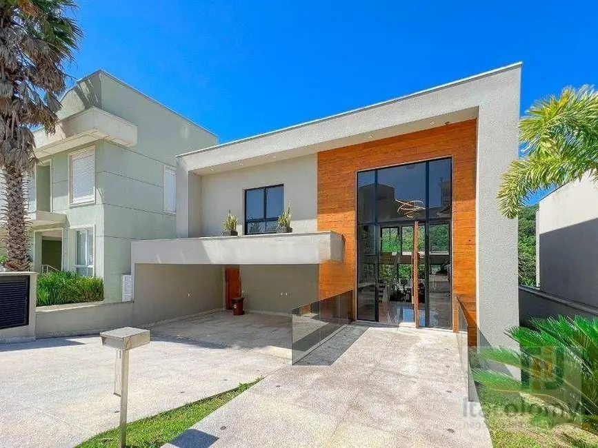 Foto 3 de Casa de Condomínio com 3 quartos à venda, 490m2 em Santana De Parnaiba - SP