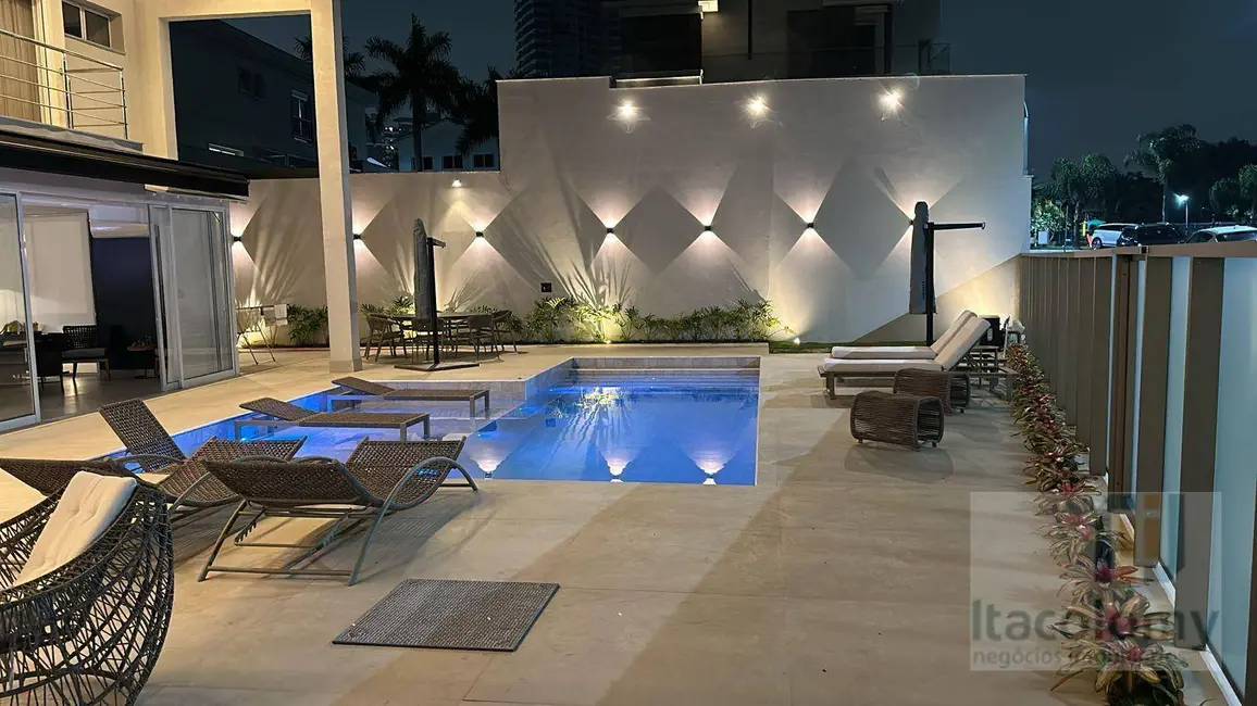 Casa de Condomínio com 4 quartos para alugar, 870m2 em Tamboré, Barueri - SP - imagem 3 Foto 3 de Casa de Condomínio com 4 quartos para alugar, 870m2 em Tamboré, Barueri - SP