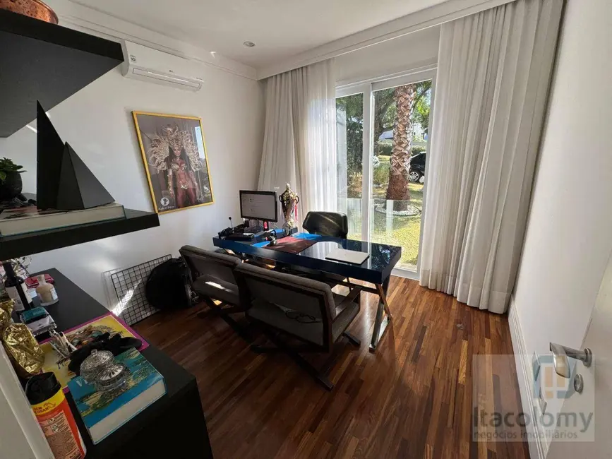 Foto 4 de Casa de Condomínio com 3 quartos à venda, 490m2 em Santana De Parnaiba - SP