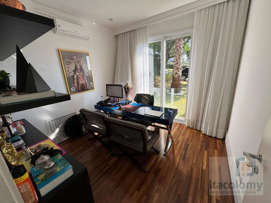 Foto 4 de Casa de Condomínio com 3 quartos à venda, 490m2 em Santana De Parnaiba - SP