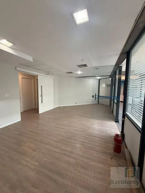 Sala Comercial para alugar, 120m2 em Alphaville Industrial, Barueri - SP - imagem 6 Foto 6 de Sala Comercial para alugar, 120m2 em Alphaville Industrial, Barueri - SP