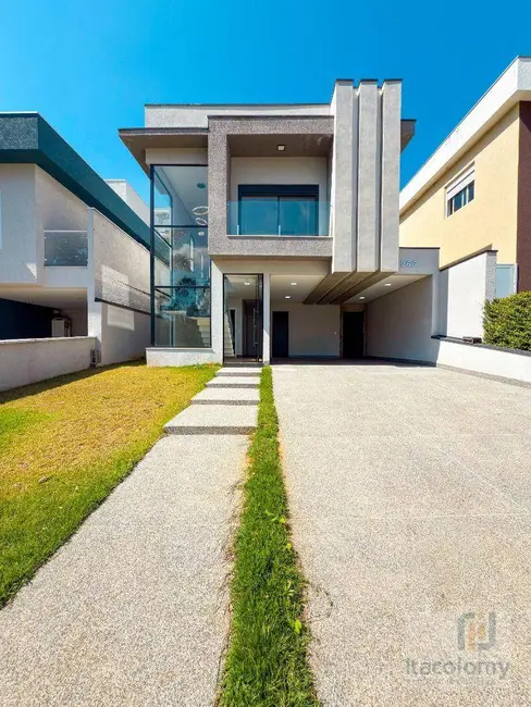 Casa de Condomínio com 3 quartos à venda, 262m2 em Suru, Santana De Parnaiba - SP - imagem 4 Foto 4 de Casa de Condomínio com 3 quartos à venda, 262m2 em Suru, Santana De Parnaiba - SP