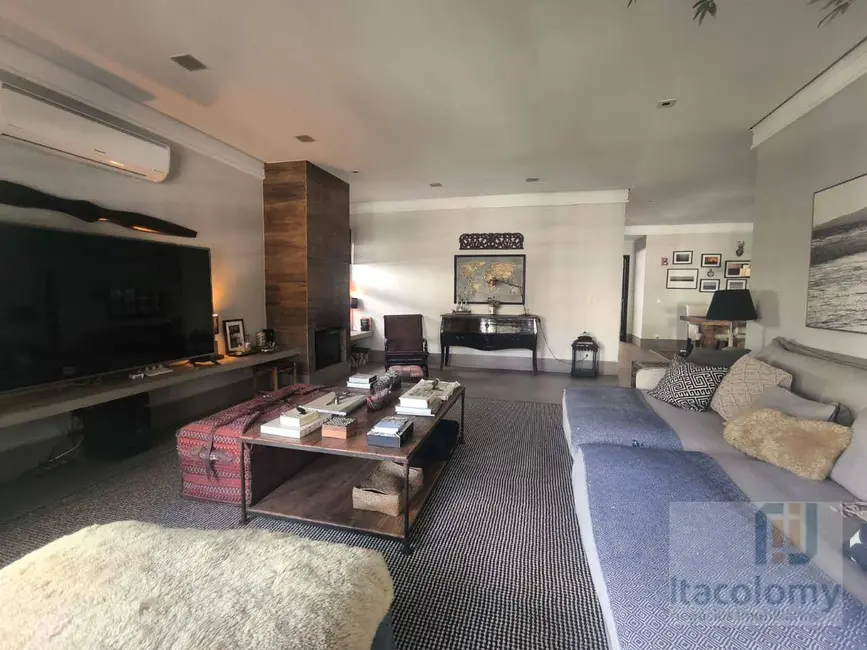 Casa de Condomínio com 3 quartos à venda, 200m2 em Santana De Parnaiba - SP - imagem 8 Foto 8 de Casa de Condomínio com 3 quartos à venda, 200m2 em Santana De Parnaiba - SP