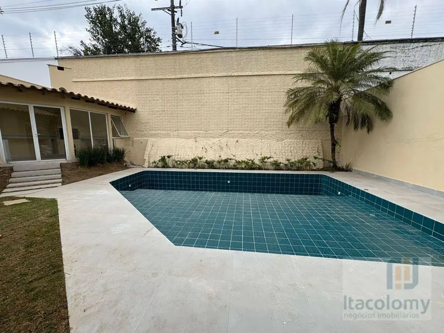 Casa de Condomínio com 3 quartos à venda e para alugar, 611m2 em Barueri - SP - imagem 2 Foto 2 de Casa de Condomínio com 3 quartos à venda e para alugar, 611m2 em Barueri - SP
