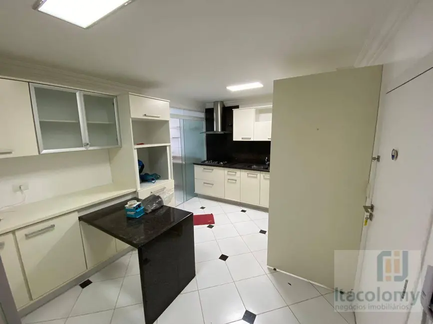 Apartamento com 3 quartos para alugar, 165m2 em Alphaville Industrial, Barueri - SP - imagem 8 Foto 8 de Apartamento com 3 quartos para alugar, 165m2 em Alphaville Industrial, Barueri - SP