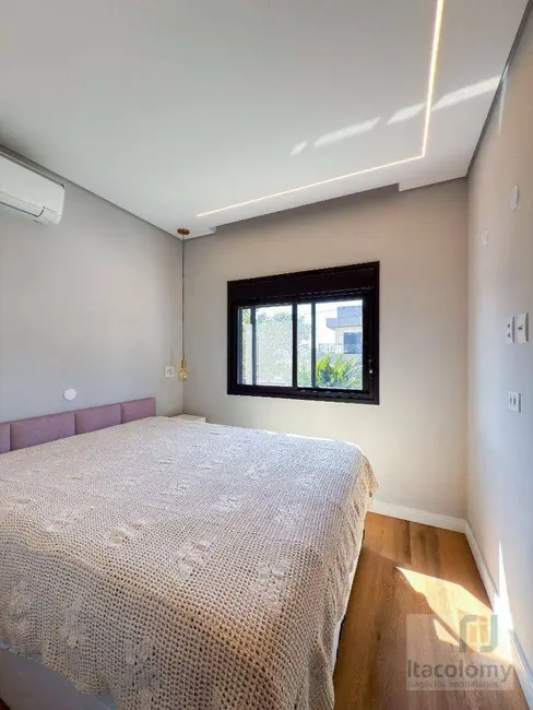 Foto 8 de Casa de Condomínio com 4 quartos à venda, 260m2 em Suru, Santana De Parnaiba - SP