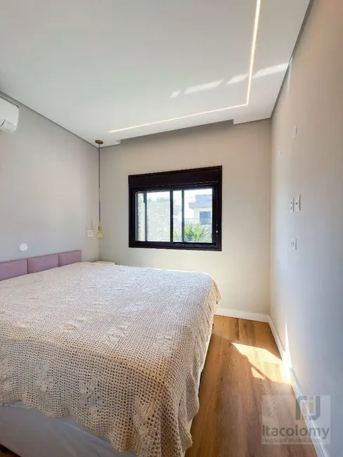 Foto 9 de Casa de Condomínio com 4 quartos à venda, 260m2 em Suru, Santana De Parnaiba - SP