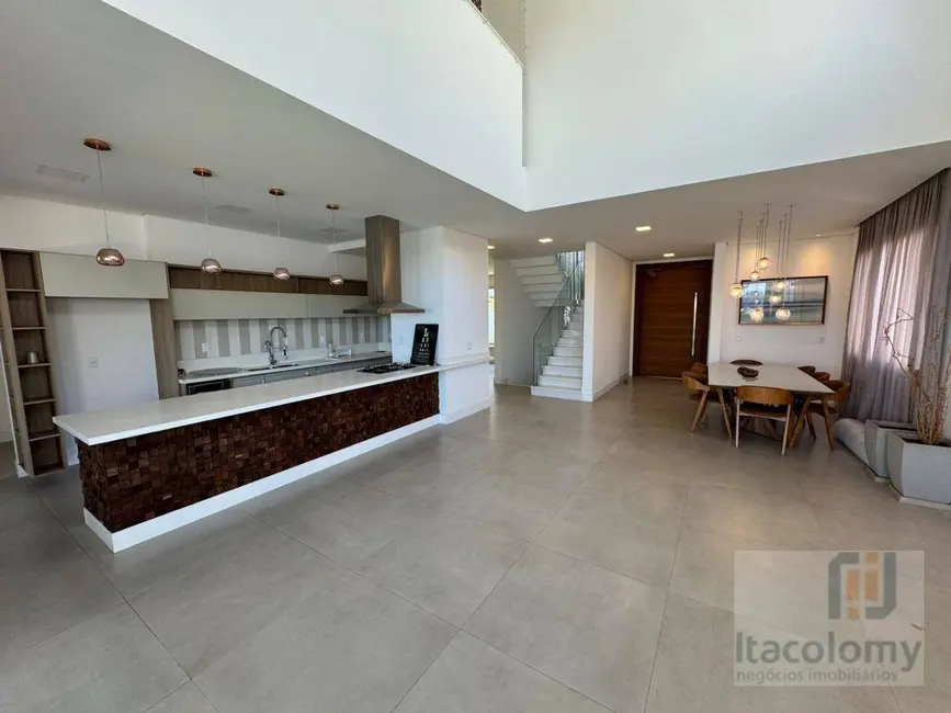 Foto 3 de Casa de Condomínio com 4 quartos para alugar, 571m2 em Tamboré, Santana De Parnaiba - SP