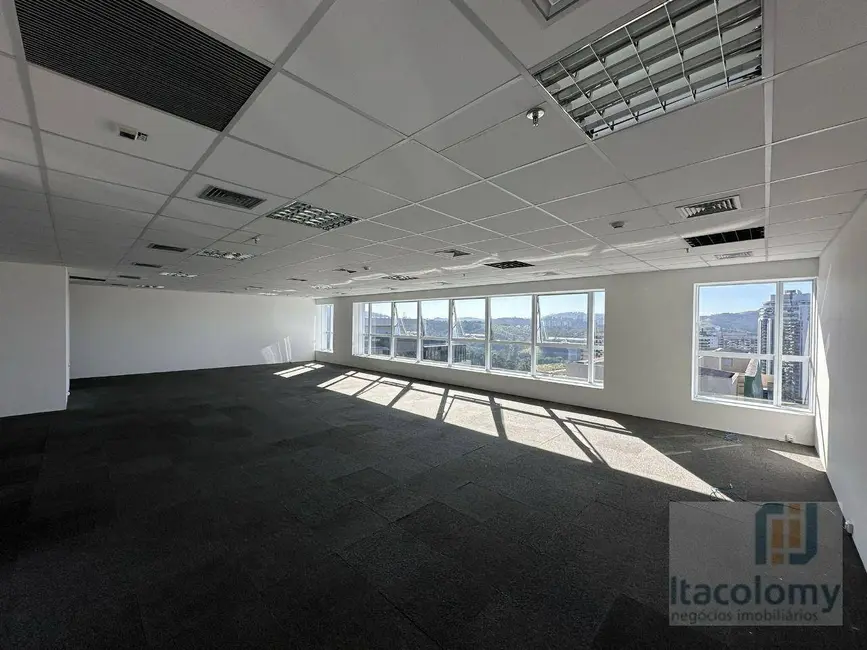 Foto 1 de Sala Comercial à venda, 225m2 em Empresarial 18 do Forte, Barueri - SP