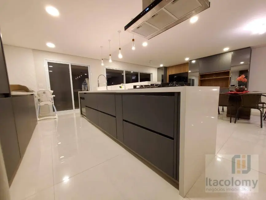 Foto 2 de Casa de Condomínio com 4 quartos à venda, 360m2 em Santana De Parnaiba - SP