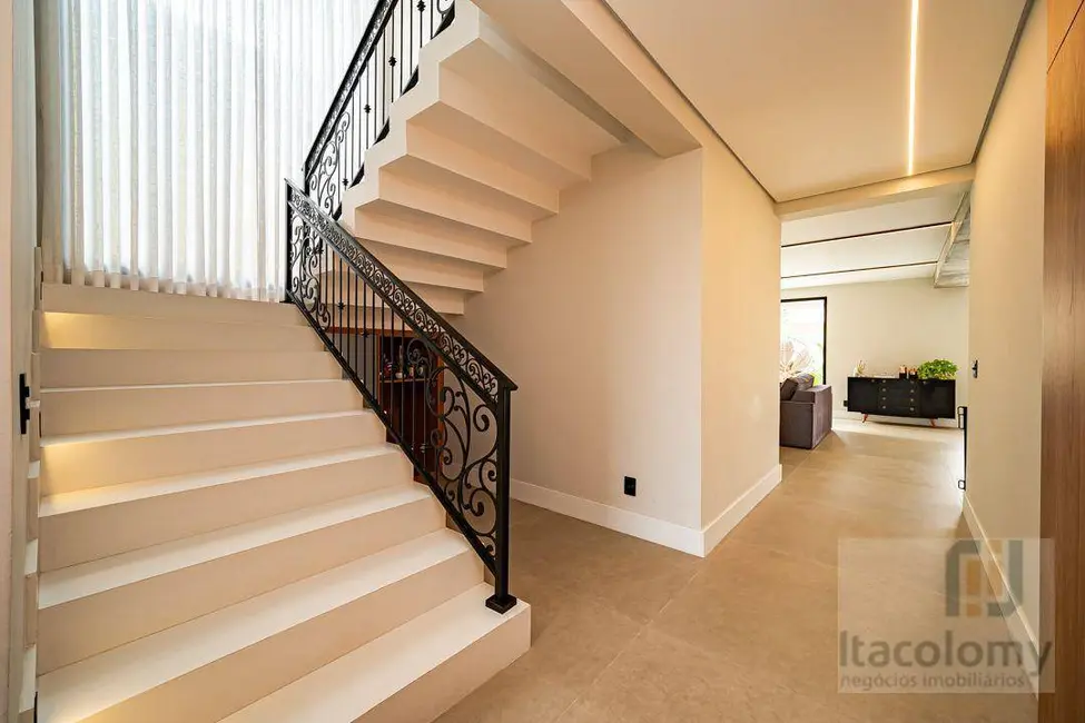 Foto 8 de Casa de Condomínio com 3 quartos à venda e para alugar, 364m2 em Santana De Parnaiba - SP