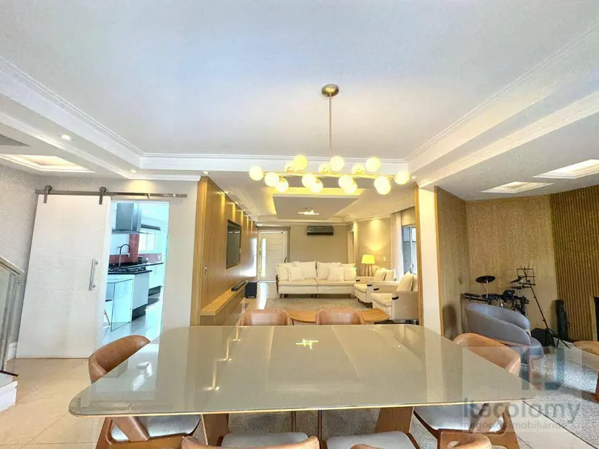 Casa de Condomínio com 4 quartos à venda, 300m2 em Santana De Parnaiba - SP - imagem 5 Foto 5 de Casa de Condomínio com 4 quartos à venda, 300m2 em Santana De Parnaiba - SP