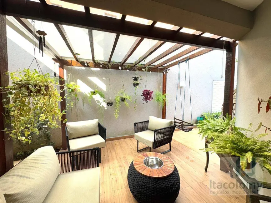 Foto 3 de Casa de Condomínio com 4 quartos à venda, 300m2 em Santana De Parnaiba - SP