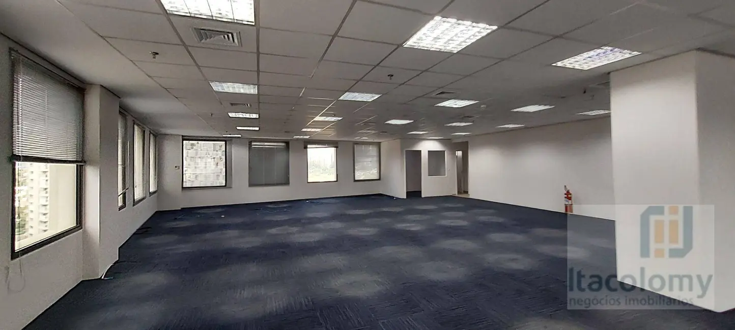 Foto 4 de Sala Comercial para alugar, 380m2 em Empresarial 18 do Forte, Barueri - SP