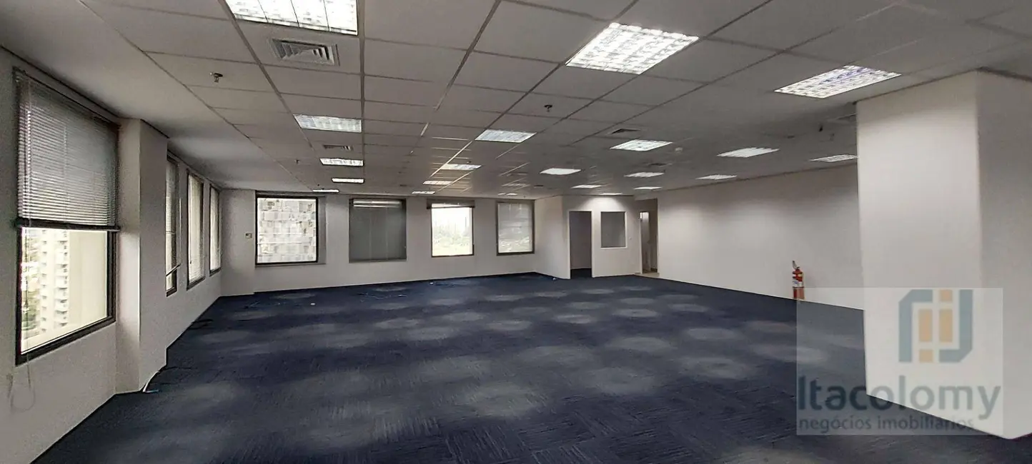 Foto 4 de Sala Comercial para alugar, 720m2 em Empresarial 18 do Forte, Barueri - SP