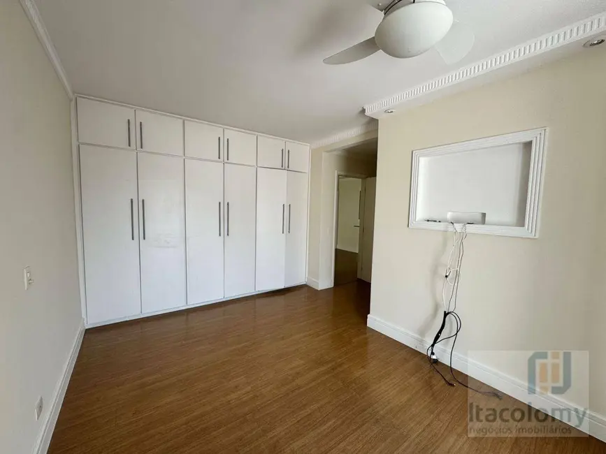 Foto 3 de Casa de Condomínio com 4 quartos para alugar, 560m2 em Barueri - SP