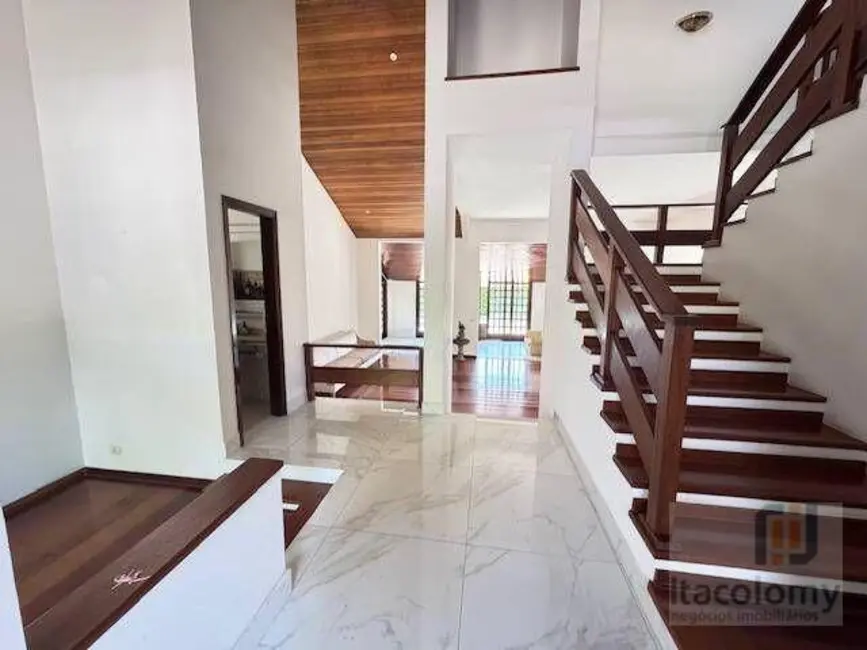 Casa de Condomínio com 4 quartos à venda, 560m2 em Barueri - SP - imagem 3 Foto 3 de Casa de Condomínio com 4 quartos à venda, 560m2 em Barueri - SP