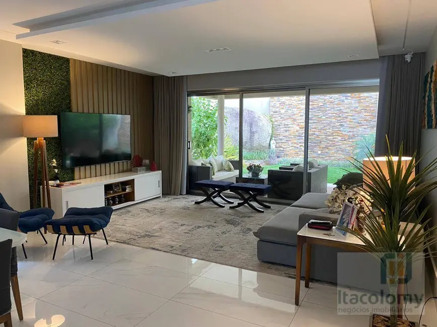 Casa de Condomínio com 4 quartos à venda, 500m2 em Alphaville Residencial Plus, Barueri - SP - imagem 2 Foto 2 de Casa de Condomínio com 4 quartos à venda, 500m2 em Alphaville Residencial Plus, Barueri - SP