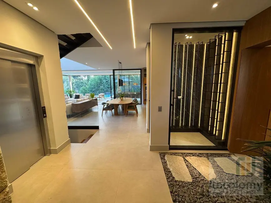 Casa de Condomínio com 5 quartos à venda, 780m2 em Tamboré, Santana De Parnaiba - SP - imagem 4 Foto 4 de Casa de Condomínio com 5 quartos à venda, 780m2 em Tamboré, Santana De Parnaiba - SP