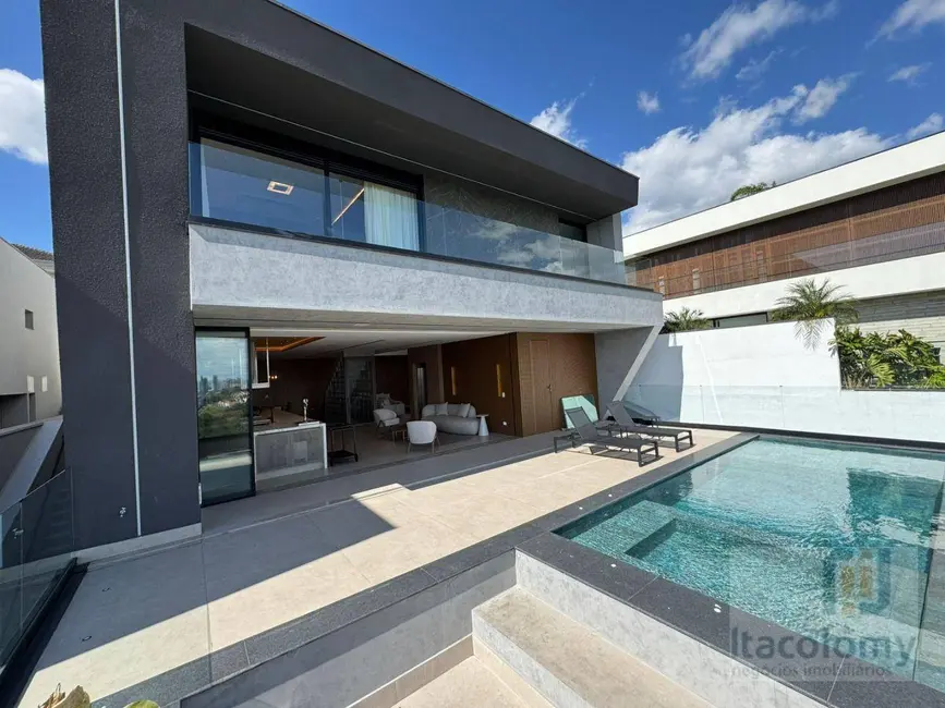 Casa de Condomínio com 4 quartos à venda, 525m2 em Tamboré, Santana De Parnaiba - SP - imagem 2 Foto 2 de Casa de Condomínio com 4 quartos à venda, 525m2 em Tamboré, Santana De Parnaiba - SP