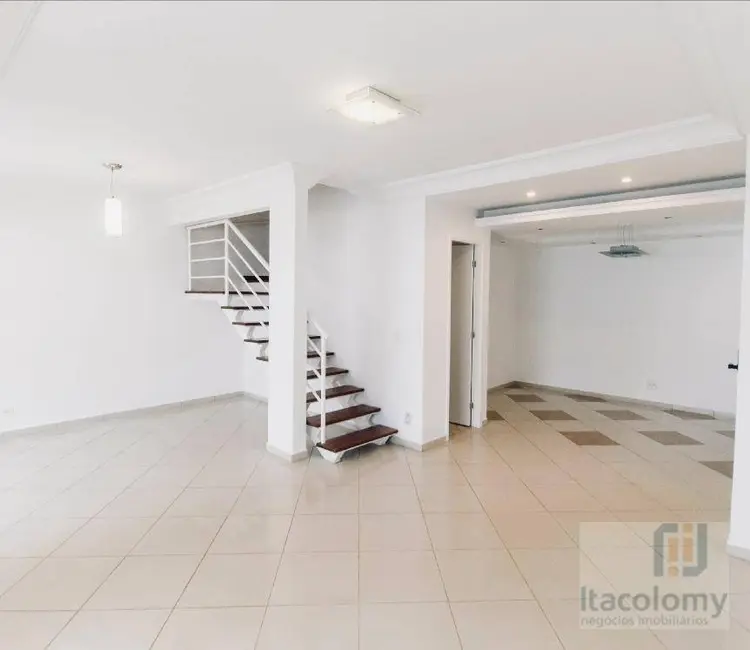 Casa de Condomínio com 3 quartos para alugar, 164m2 em Tamboré, Santana De Parnaiba - SP - imagem 3 Foto 3 de Casa de Condomínio com 3 quartos para alugar, 164m2 em Tamboré, Santana De Parnaiba - SP