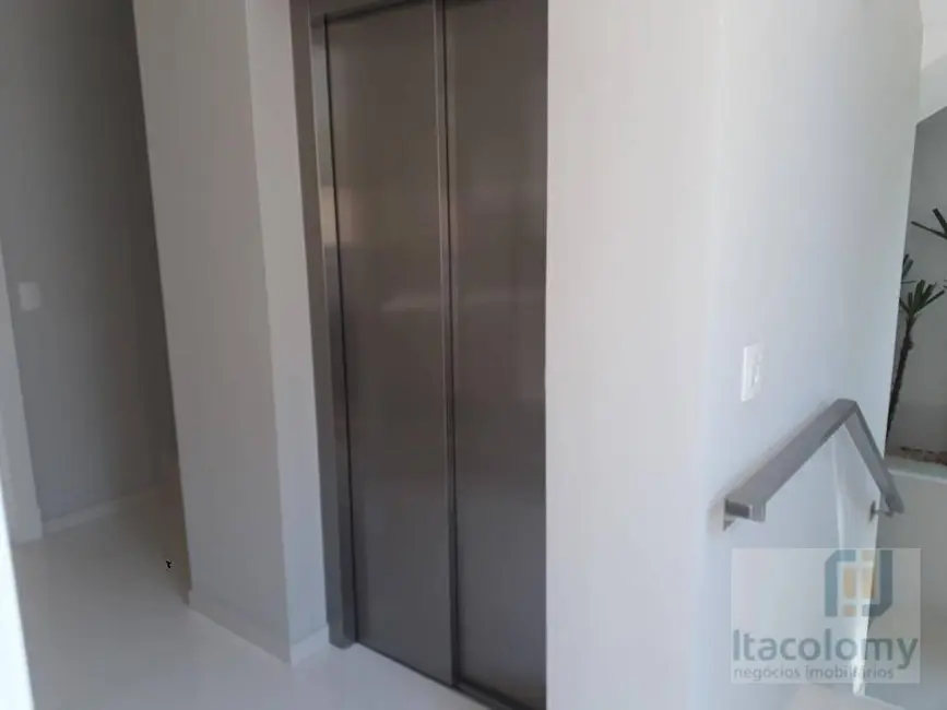 Casa de Condomínio com 5 quartos à venda, 870m2 em Santana De Parnaiba - SP - imagem 1 Foto 1 de Casa de Condomínio com 5 quartos à venda, 870m2 em Santana De Parnaiba - SP