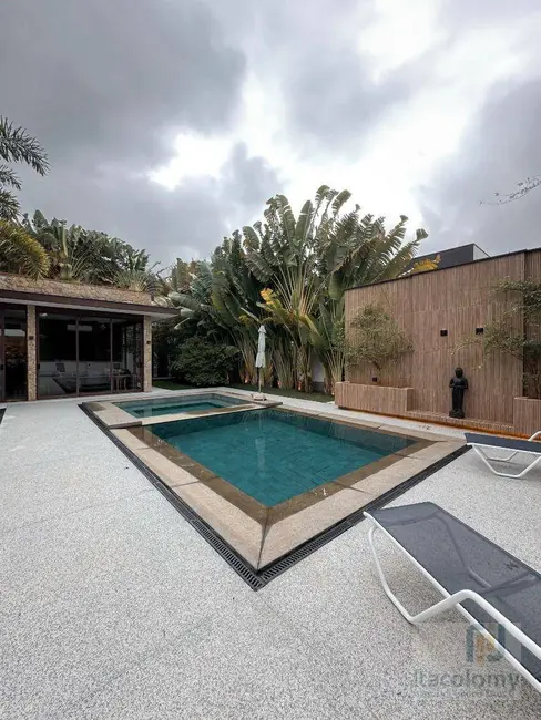 Foto 3 de Casa de Condomínio com 4 quartos à venda, 1080m2 em Santana De Parnaiba - SP