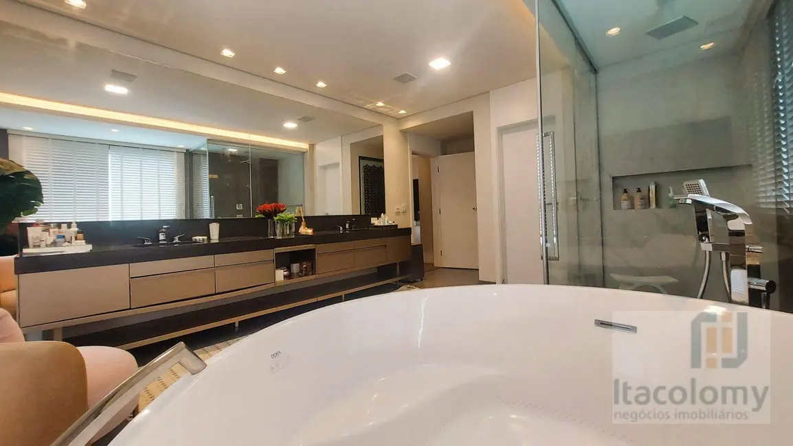 Casa de Condomínio com 4 quartos à venda, 1960m2 em Residencial Tamboré, Barueri - SP - imagem 4 Foto 4 de Casa de Condomínio com 4 quartos à venda, 1960m2 em Residencial Tamboré, Barueri - SP