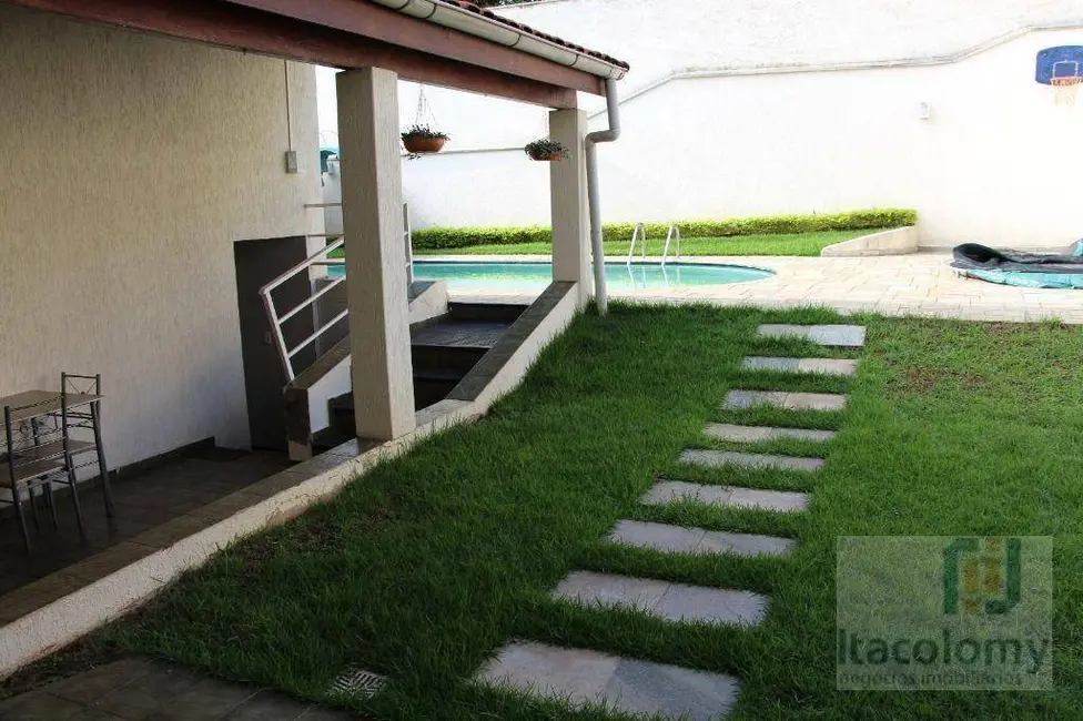 Casa de Condomínio com 5 quartos para alugar, 560m2 em Barueri - SP - imagem 7 Foto 7 de Casa de Condomínio com 5 quartos para alugar, 560m2 em Barueri - SP